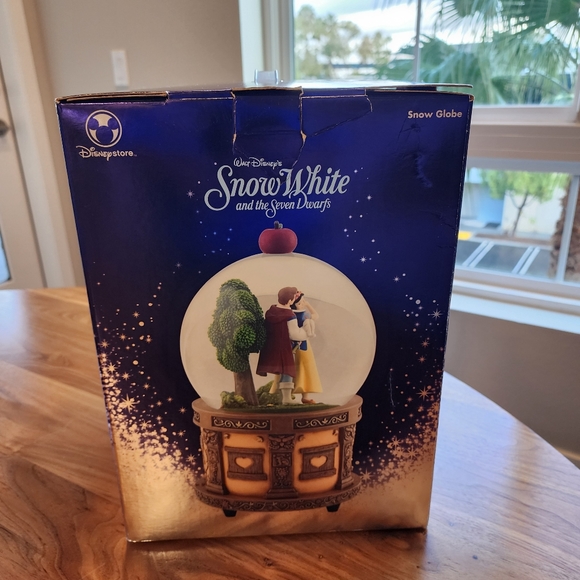 Disney Store Snow White Musical Snow globe "Somenday My Prince Will Come" 10 " - Picture 4 of 14